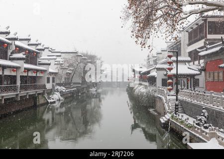 Le forti nevicate di Nanchino, la città coperta da un mondo bianco e bellissimo Foto Stock