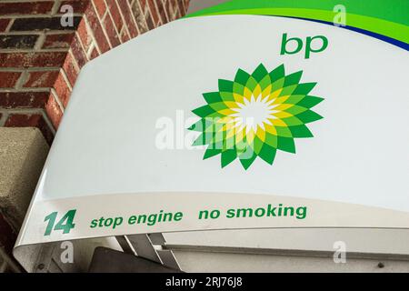 Charlotte North Carolina, pompa di benzina BP, motore di arresto non fumatori, mercato mercantile, vendita acquisto, shopping shopper Foto Stock