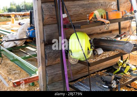 Segheria e produzione di case di tronchi presso la Dalatimmer Company, Nusnäs, Svezia. Foto Stock