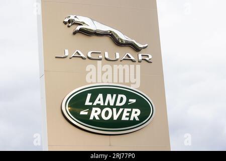 Cartelli e simboli, logo Jaguar e Land Rover. Foto Stock