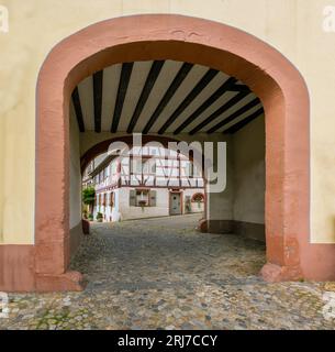 Porta della città vecchia a Vogtsburg-Burkheim. Kaiserstuhl, Baden-Wuerttemberg, Germania, Europa Foto Stock