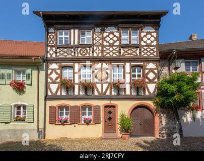 Bella casa in legno a Vogtsburg-Burkheim. Kaiserstuhl, Baden-Wuerttemberg, Germania, Europa Foto Stock