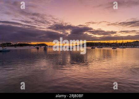 Piccole barche nel Magenta Port Sud, baia, Noumea, Nuova Caledonia Foto Stock