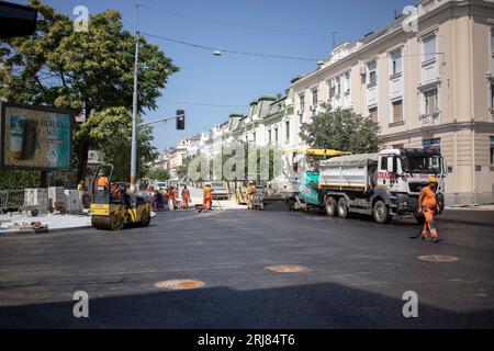 Belgrado, Serbia, 14 agosto 2023: Ricostruzione della via principale (Glavna Ulica) a Zemun Foto Stock