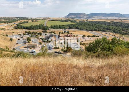 Il parcheggio al viadotto Millau, Aveyron, Francia Foto Stock