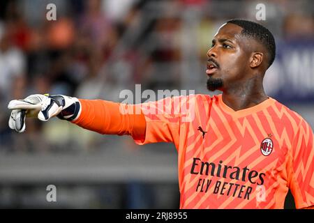 Bologna, Italia. 21 agosto 2023. Mike Maignan dell'AC Milan gestisce durante la partita di serie A tra Bologna FC e AC Milan allo stadio Renato Dall'Ara di Bologna, 21 agosto 2023. Crediti: Insidefoto di andrea staccioli/Alamy Live News Foto Stock