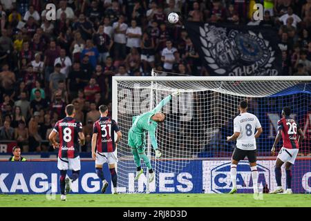 Bologna, Italia. 21 agosto 2023. Lukasz Skorupski di Bologna salva la palla durante la partita Bologna FC vs AC Milan, serie A di calcio italiano a Bologna, 21 agosto 2023 crediti: Agenzia fotografica indipendente/Alamy Live News Foto Stock