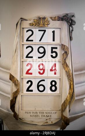 Numeri degli inni nella chiesa di St Pauls a Deptford, Londra sud, Inghilterra, Regno Unito Foto Stock