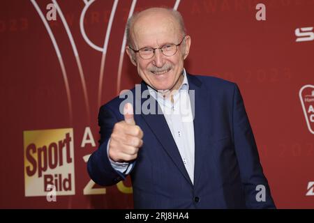 Amburgo, Germania. 21 agosto 2023. Willi Lemke arriva alla cerimonia "Sport Bild Award 2023" nelle sale d'asta dei pesci. Credito: Christian Charisius/dpa/Alamy Live News Foto Stock