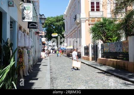 Salvador, Bahia, Brasile - 19 agosto 2023: Vista di una strada a Pelourinho, centro storico della città di Salvador. Bahia Brasile. Foto Stock