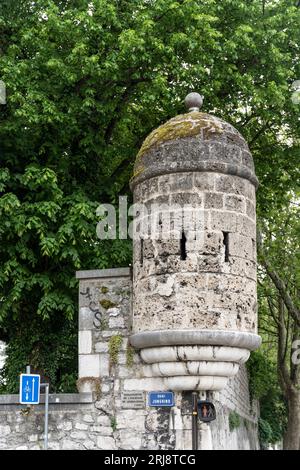 Casa di guardia del XVII secolo della vecchia cittadella costruita dal Maréchal de Lesdiguières lungo il fiume Isere, Grenoble, Francia Foto Stock