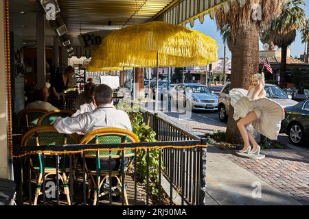 Palm Springs, California, USA. 9 gennaio 2008. Il patio del ristorante Pinocchio in the Desert è sorvegliato da Marilyn. (Immagine di credito: © Ian L. Sitren/ZUMA Press Wire) SOLO USO EDITORIALE! Non per USO commerciale! Foto Stock