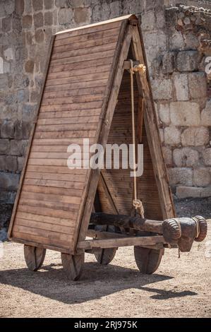 Replica ariete. Assedio a ruote macchina utilizzata in epoca romana Foto Stock