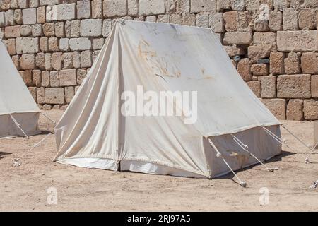 Tenda legionaria romana o contubernium. Replica delle tende utilizzate nelle campagne dell'esercito romano Foto Stock