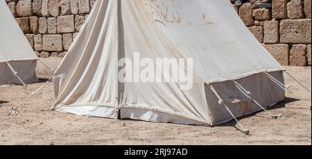 Tenda legionaria romana o contubernium. Replica delle tende utilizzate nelle campagne dell'esercito romano Foto Stock