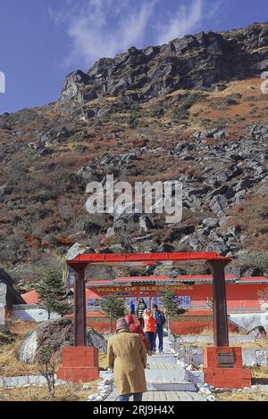 Nathu la pass, Sikkim, India - 15 novembre 2022: Nuovo tempio Baba Mandir o Baba Harbhajan Singh dedicato a Harbhajan Singh, situato vicino a Nathu la Foto Stock