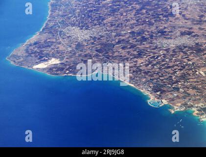 Vista aerea del porticciolo di Ayia Napa e della costa cipriota. Foto Stock