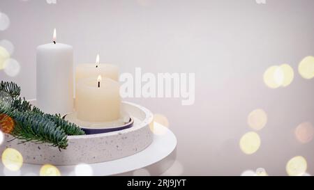 Striscione con candele bianche, rami verdi e luci sfocate, composizione natalizia minimalista, sfondo festivo Foto Stock