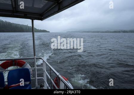 In barca a Windemere, Lake District, Regno Unito Foto Stock