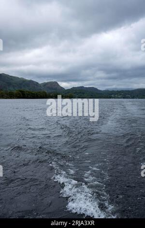 In barca a Windemere, Lake District, Regno Unito Foto Stock