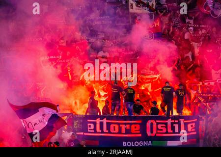 Bologna, Italia. 21 agosto 2023. Tifosi (Bologna) durante la partita italiana di serie A tra il Bologna 0-2 e il Milano allo Stadio Renato dall'Ara il 21 agosto 2023 a Bologna. Credito: Maurizio Borsari/AFLO/Alamy Live News crediti: Aflo Co.. Ltd./Alamy Live News Foto Stock