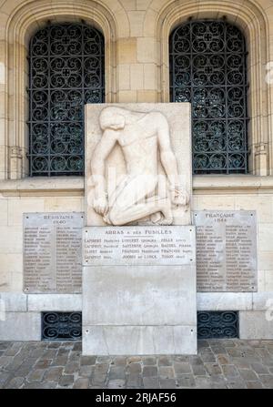 Memorial aux fusilles, monumento ai francesi assassinati dall'esercito tedesco nella seconda guerra mondiale, Hotel de Ville, Arras, Pas-de-Calais Hauts de France. Francia. Foto Stock