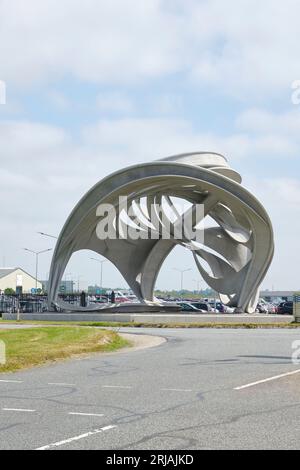 La scultura di caraffa spezzata alta 14 metri realizzata dall'artista americano Frank Stella ad Harlingen nei Paesi Bassi. Foto Stock