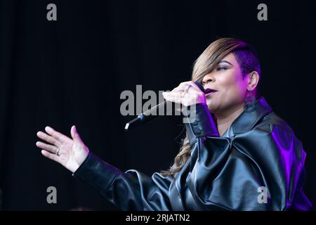 La cantante britannica Gabrielle si esibisce all'Eden Sessions in Cornovaglia. Foto Stock