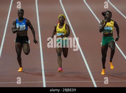 Budapest, Ungheria. 21 agosto 2023. Julien ALFRED della LCA, Shelly-Ann FRASER-PRYCE, Shericka JACKSON della JAM Final 100 METRI DONNE durante i Campionati mondiali di atletica leggera 2023 il 21 agosto 2023 al Nemzeti Atletikai Kozpont di Budapest, Ungheria. Foto Laurent Lairys/ABACAPRESS.COM credito: Abaca Press/Alamy Live News Foto Stock