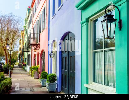 Rainbow Row, East Bay Street, Historic Colorful Homes Charleston, South Carolina, Stati Uniti d'America Foto Stock