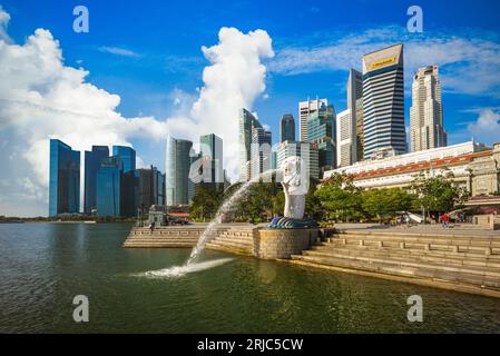 6 febbraio 2020: merlion e le sabbie al parco merlion nella baia marina di singapore. Merlion è il simbolo nazionale di Singapore raffigurato come un mitico c Foto Stock