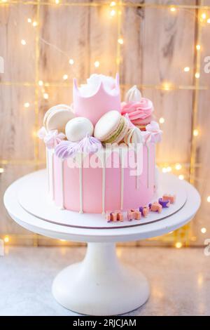 Super Mario Bros Birthday Party cake - torta di compleanno blu pastello.  Torta natalizia con marzapane blu Foto stock - Alamy