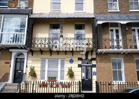 blue plaque property, wilkie collins, nelson crescent, ramsgate town, thanet, east kent, uk 22 agosto 2023 Foto Stock