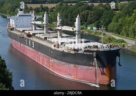 Portabandiera Supramax IVS NORTH BERWICK presso il canale Kiel Foto Stock