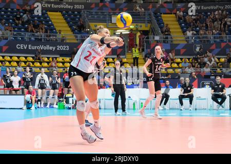 Torino, Italia. 21 agosto 2023. La Svizzera Mathilde Engel è stata vista in azione durante il CEV EuroVolley 2023 Women Final Round tra Croazia e Svizzera al Gianni Asti Sports Hall. Punteggio finale; Croazia 1:3 Svizzera. (Foto di Davide di Lalla/SOPA Images/Sipa USA) credito: SIPA USA/Alamy Live News Foto Stock