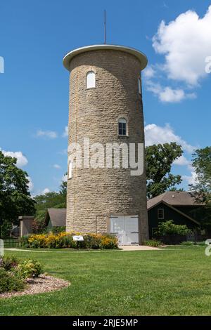 DeKalb, Illinois, USA - 15 agosto 2023 - Ellwood House, sito storico, sede dei primi sviluppi del filo spinato, in una splendida giornata estiva. Foto Stock