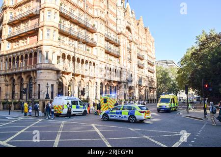 Londra, Regno Unito. 22 agosto 2023. Polizia e ambulanze sulla scena di un incidente a Russell Square. Credito: Vuk Valcic/Alamy Live News Foto Stock