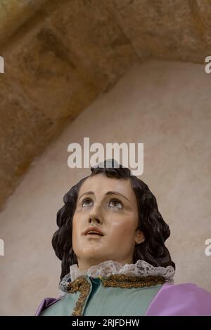 Una statua processionale di Giovanni Evangelista presso la Iglesia de San Francisco ad Astorga, Leon, Spagna. Foto Stock