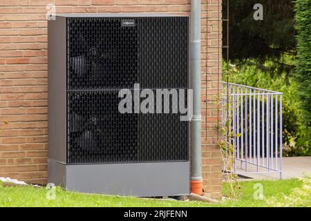 Pompa di calore in una casa unifamiliare Foto Stock