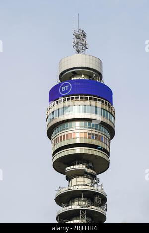 Londra, Regno Unito - ottobre 2022: La BT Tower è una torre di comunicazione di grado II situata a Fitzrovia, Londra Foto Stock