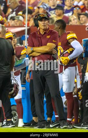 Landover, MD, USA - 21 agosto 2023: L'allenatore dei Washington Commanders Ron Rivera durante la gara di pre-stagione tra i Baltimore Ravens e i Washington Commanders a Landover, MD. Fotografo: Cory Royster Foto Stock
