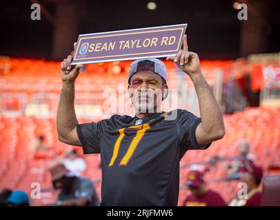 Landover, MD, USA - 21 agosto 2023 : tifosi dei Washington Commanders prima della gara di pre-stagione tra i Baltimore Ravens e i Washington Commanders a Landover, MD. Fotografo: Cory Royster Foto Stock