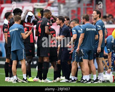 LEVERKUSEN - Bayer 04 l'allenatore di Leverkusen Xabi Alonso dà istruzioni ai suoi giocatori durante la partita di Bundesliga tra Bayer 04 Leverkusen - RB Leipzig alla DE Bay Arena il 27 maggio 2023 a Leverkusen, Germania. AP | Dutch Height | GERRIT DI COLONIA Foto Stock