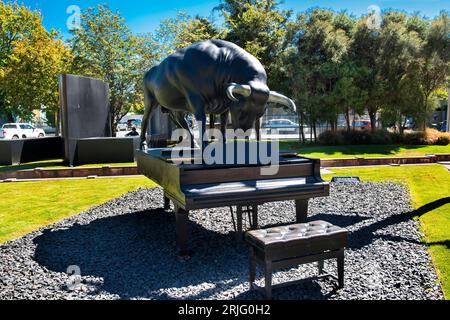 Chapman's Homer di Michael Parekowhai, simbolo di speranza in una città devastata dal terremoto, Christchurch Art Gallery, Christchurch, South Island, nuova Zelanda Foto Stock