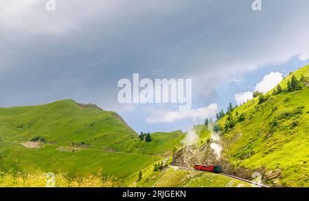 Brienz Rothorn Railway, una famosa ferrovia a cremagliera d'epoca sulla Brienzer Rothorn nelle Alpi Emmental nella regione svizzera dell'Oberland Bernese Foto Stock