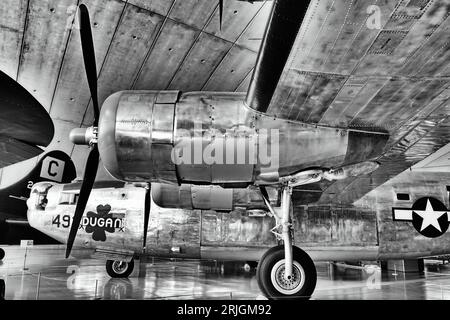 Un bombardiere B-24 Consolidated Liberator WWII all'American Museum presso l'Imperial War Museum e l'aeroporto di Duxford Foto Stock