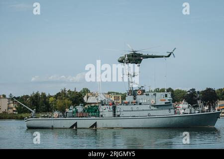 Dziwnow, Wroclaw, Polonia. 22 agosto 2023. Il 22 agosto 2023, a DziwnÃ³w si è svolta una presentazione della nuova squadra di combattimento dell'unità militare di Formoza. Tenente generale Wlodzimierz Potasinski. In questa occasione, è stato presentato uno spettacolo dinamico come parte di un esercizio episodico, che includerà, tra l'altro, un'azione diretta, VBSS (Visit Boarding Search and Sequestzure), ossia la presa in carico di una nave dirottata da sconosciuti e armati autori. (Immagine di credito: © Krzysztof Zatycki/ZUMA Press Wire) SOLO USO EDITORIALE! Non per USO commerciale! Foto Stock