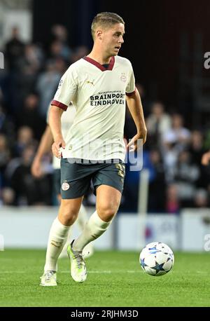 Glasgow, Regno Unito. 22 agosto 2023. Joey Veerman del PSV Eindhoven durante la partita di UEFA Champions League all'Ibrox Stadium di Glasgow. Il credito fotografico dovrebbe leggere: Neil Hanna/Sportimage Credit: Sportimage Ltd/Alamy Live News Foto Stock