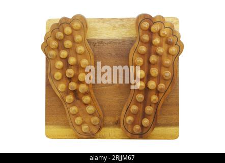 Massaggio isolato in legno dei piedi su sfondo bianco, flay poggia il tradizionale massaggio in legno dei piedi a forma di piede. Foto Stock