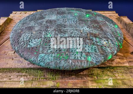 Scultura Healing of the Nations di Mark Jalland nella cattedrale di Blackburn Foto Stock